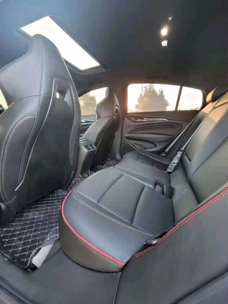 济宁21年别克君威6