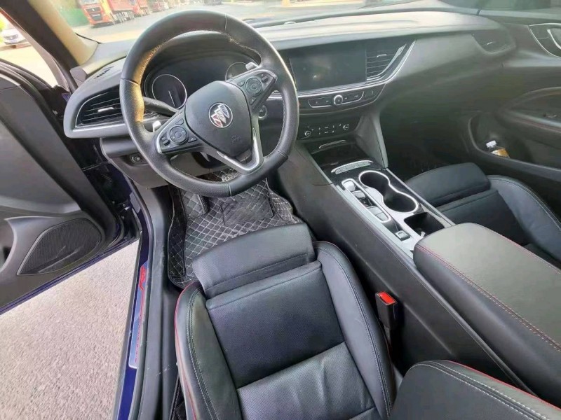 济宁21年别克君威8