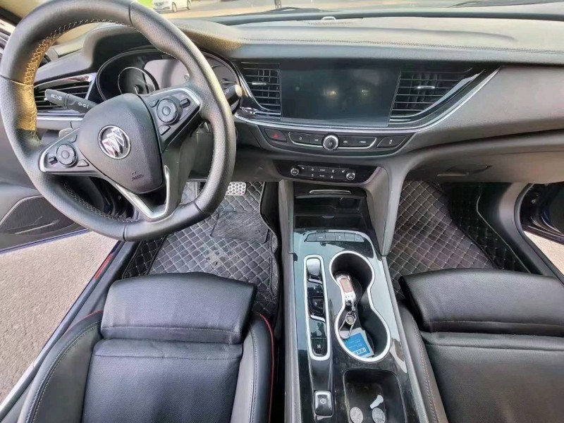 济宁21年别克君威9