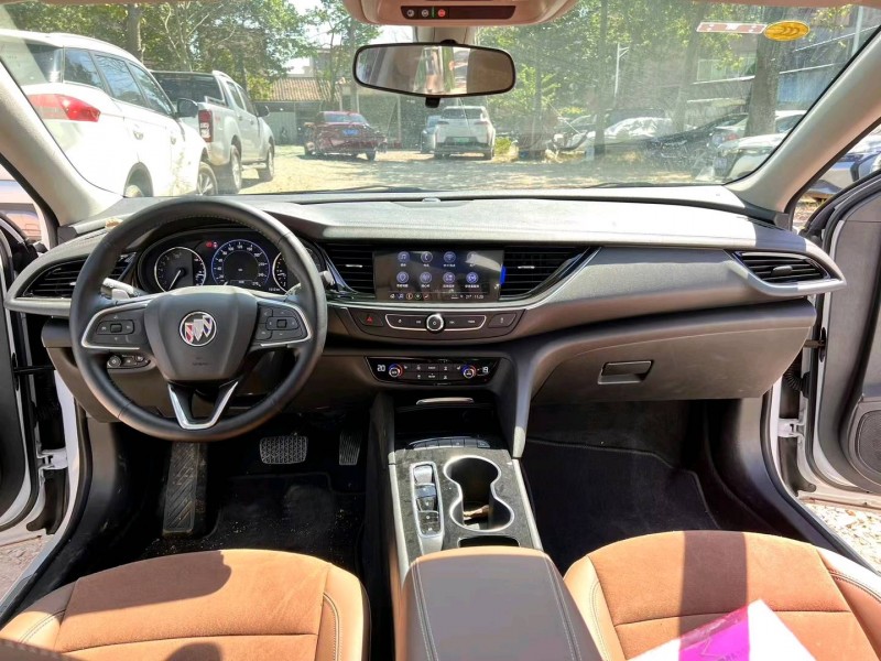 广州21年别克君威8