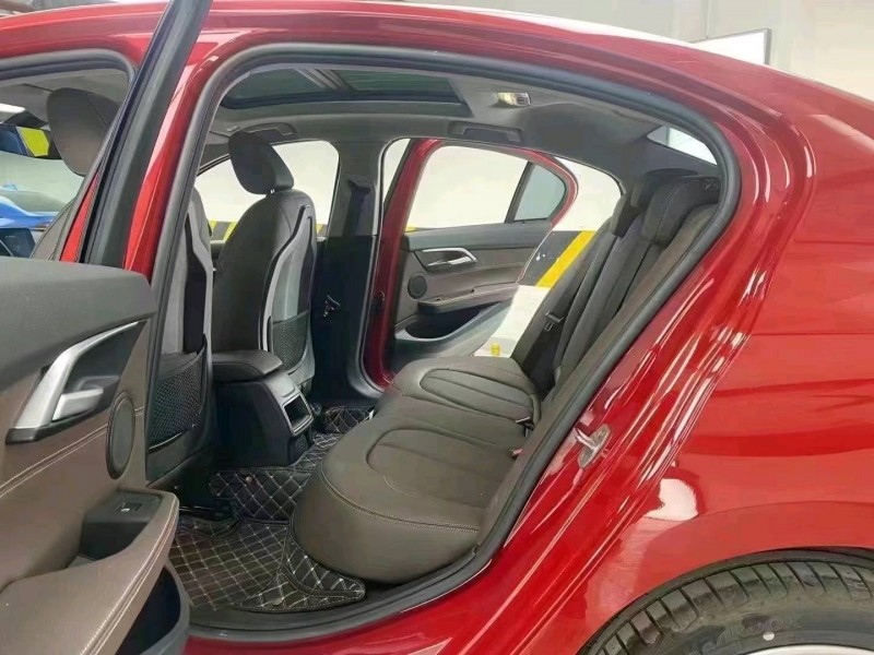 成都20年宝马1系7