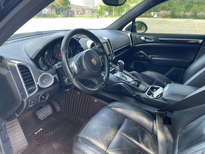 济南14年保时捷卡宴3