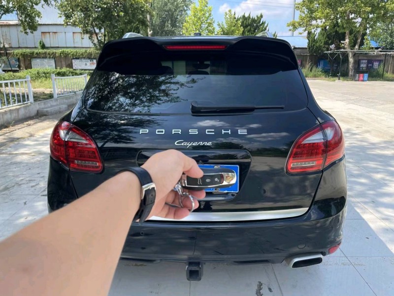 济南14年保时捷卡宴9