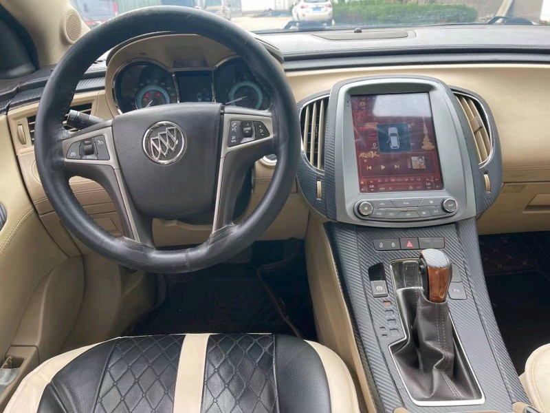 徐州12年别克君越6