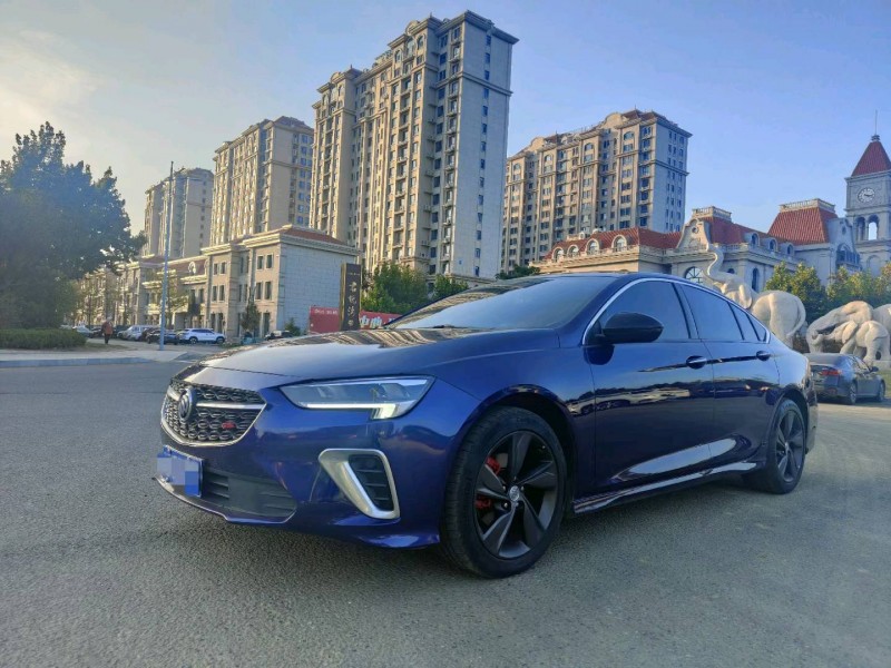 济宁21年别克君越3