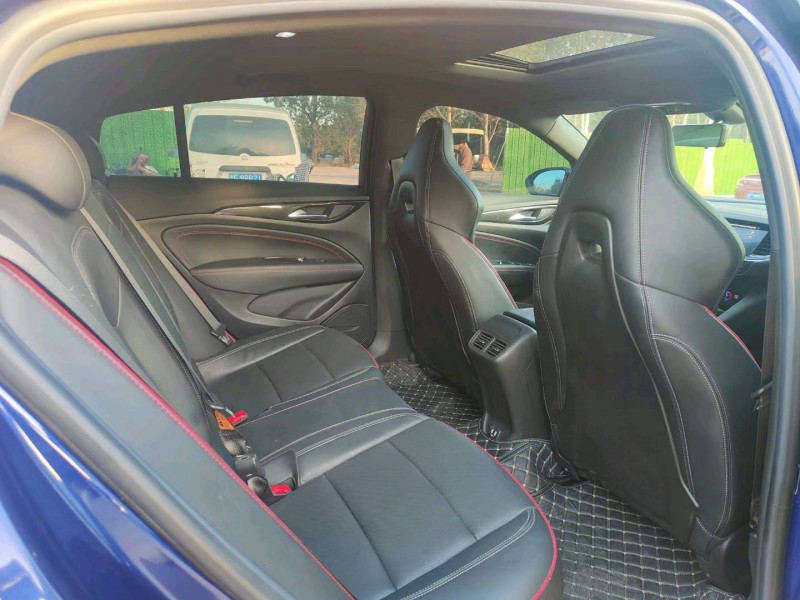 济宁21年别克君越7