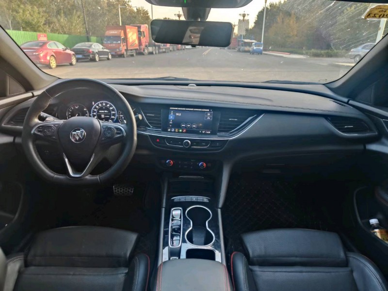 济宁21年别克君越9