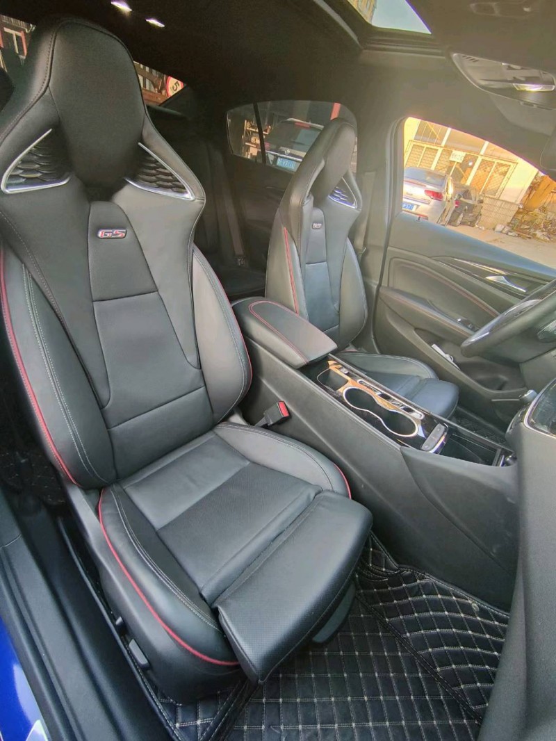 济宁21年别克君越8