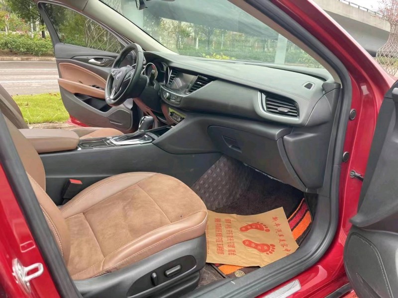 青岛18年别克君威8