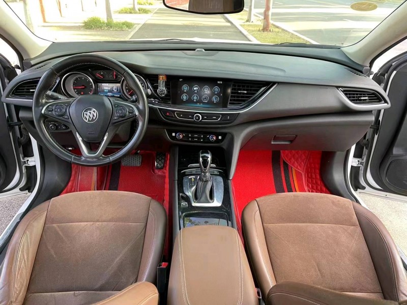 青岛17年别克君威9