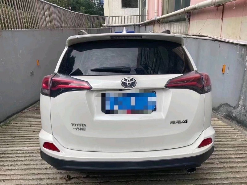 嘉興18年豐田RAV4榮放3
