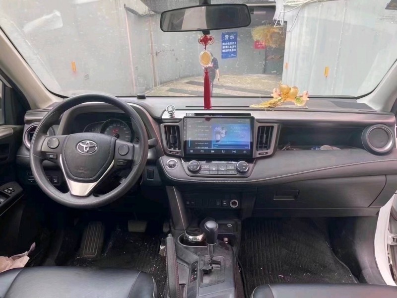 嘉興18年豐田RAV4榮放8