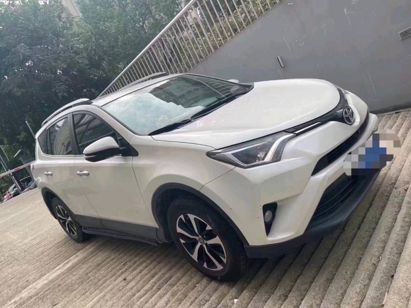 嘉興18年豐田RAV4榮放9