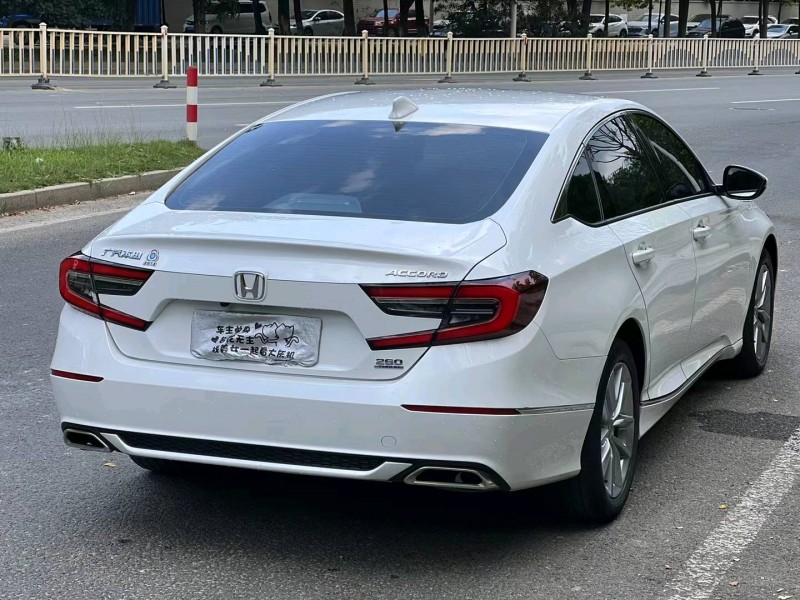 东莞21年本田雅阁8