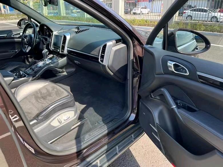 盐城16年保时捷卡宴9