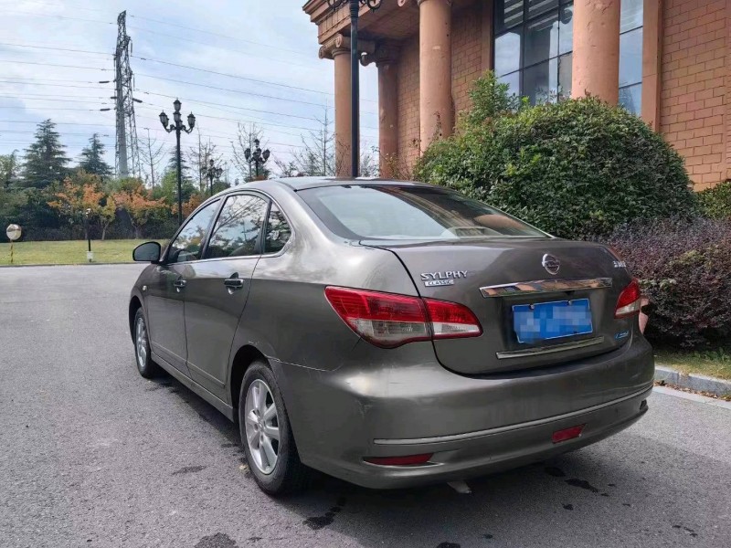 邯郸17年日产轩逸6