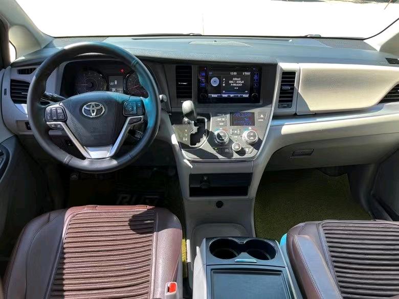 盐城17年丰田塞纳3