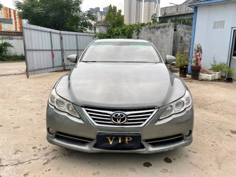 济宁12年丰田锐志9