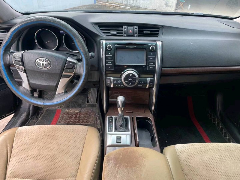 济宁14年丰田锐志6