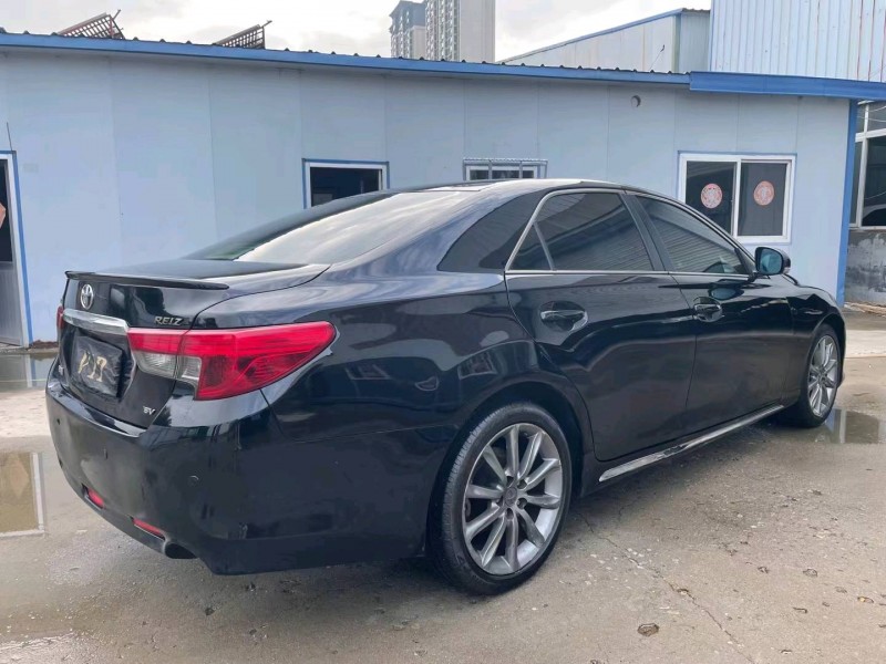 济宁14年丰田锐志2