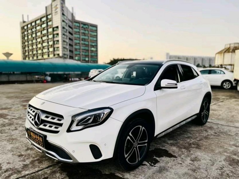 东莞18年奔驰GLA3