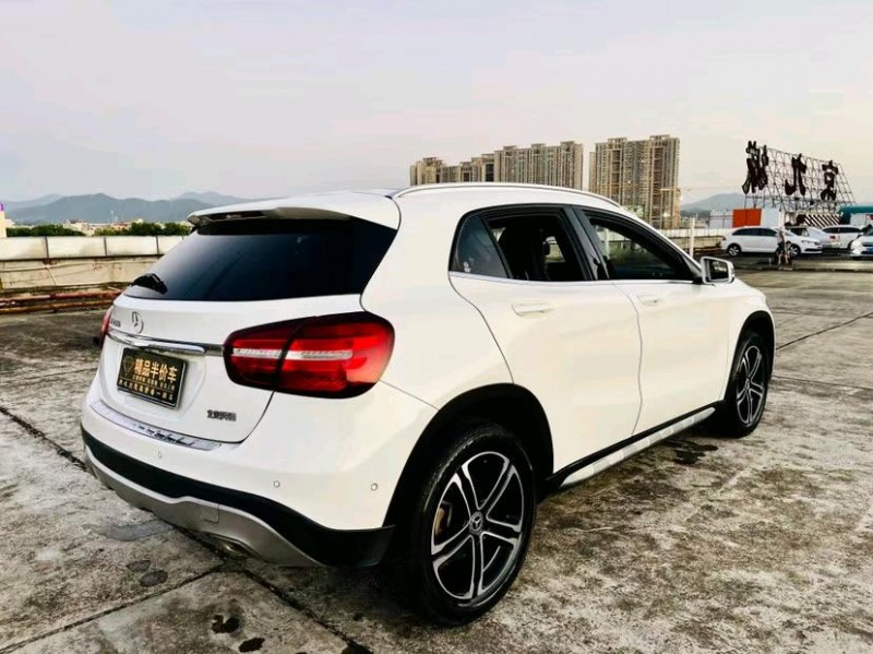 东莞18年奔驰GLA8