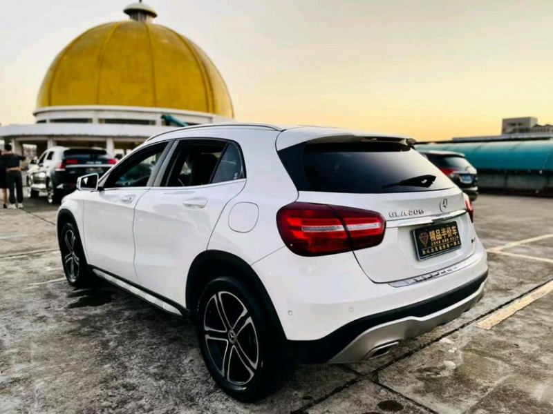 东莞18年奔驰GLA7