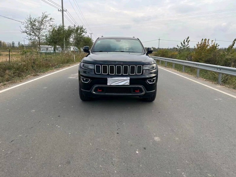 徐州19年Jeep大切诺基9