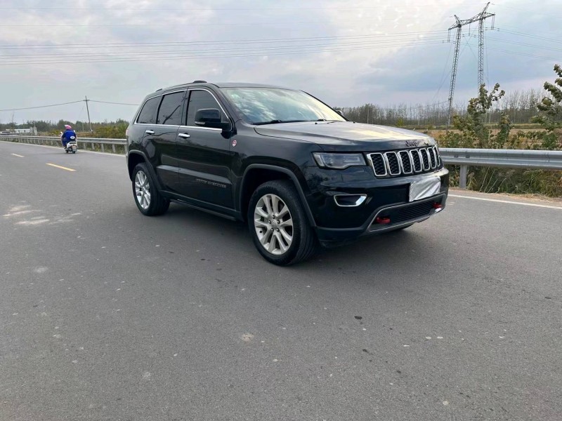 徐州19年Jeep大切诺基7