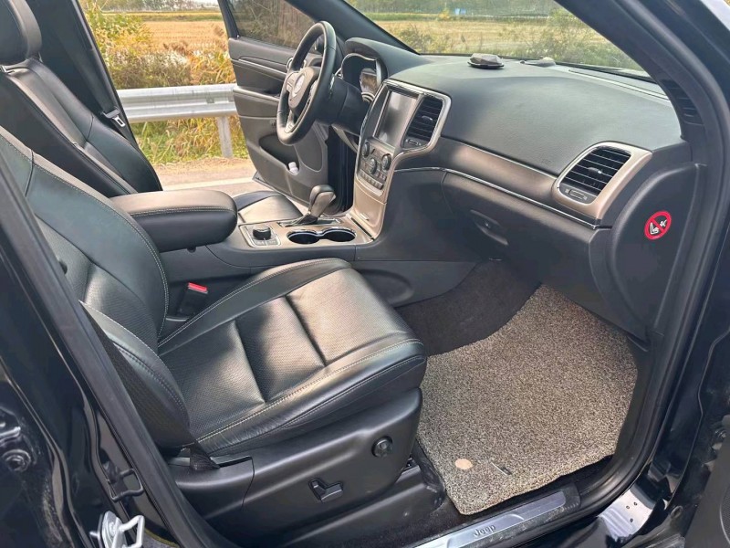 徐州19年Jeep大切诺基4