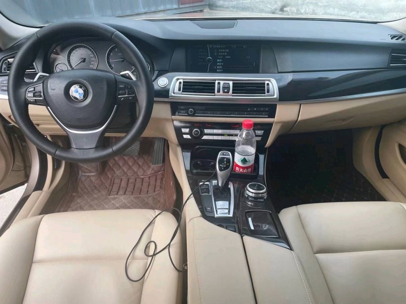 济宁11年宝马5系5