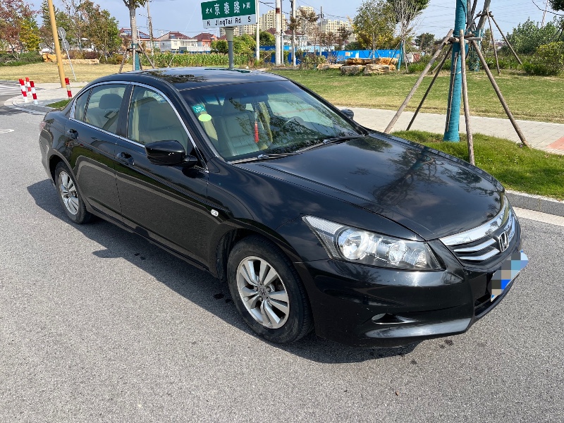 泰州11年本田雅阁8