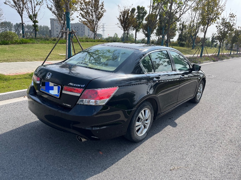 泰州11年本田雅阁4