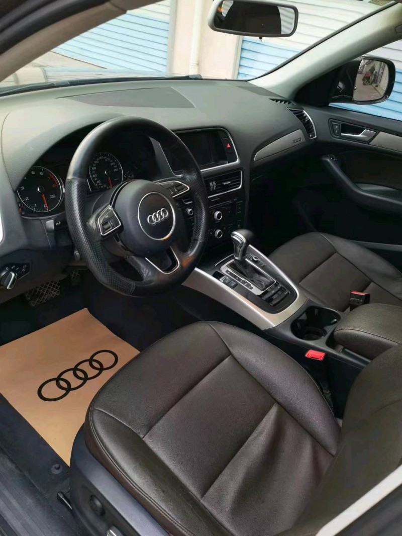 济宁16年奥迪Q58