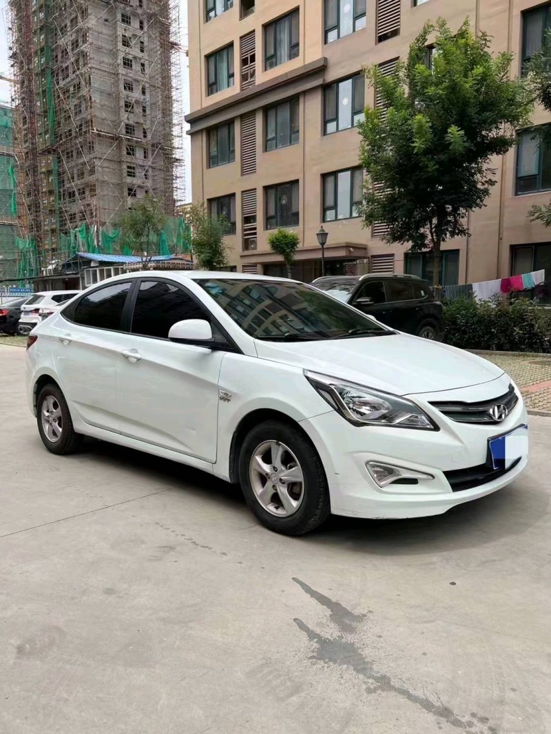 东营15年现代瑞纳8
