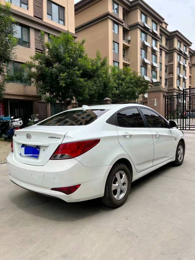东营15年现代瑞纳6