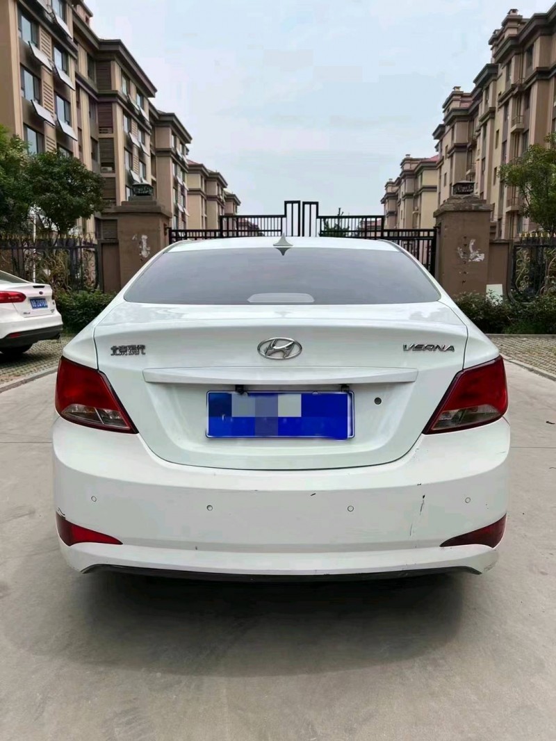 东营15年现代瑞纳1
