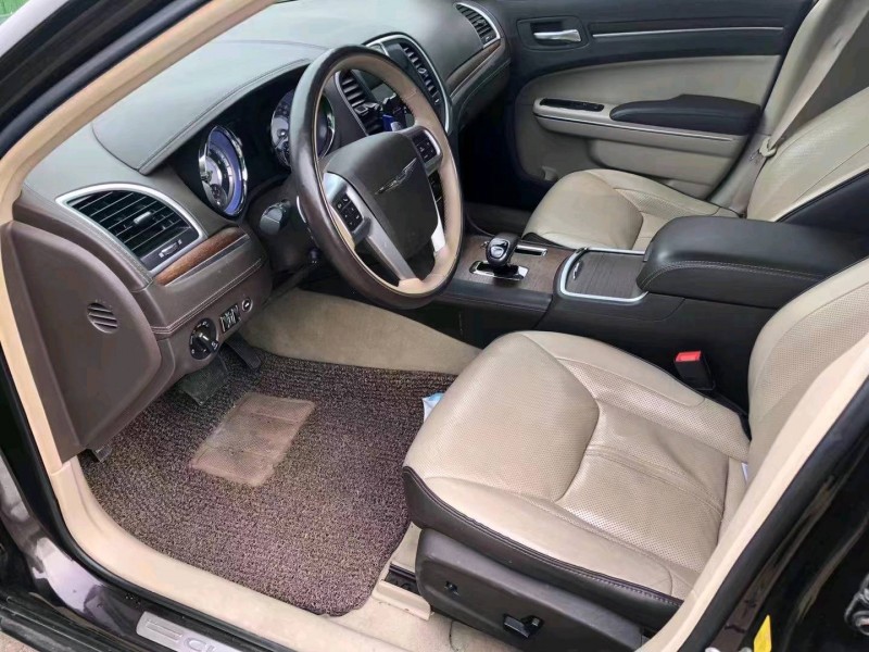济宁13年克莱斯勒300C5