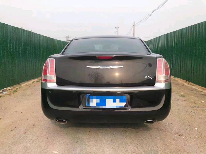 济宁13年克莱斯勒300C9