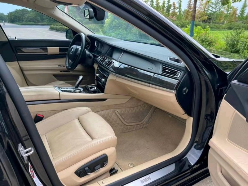 盐城13年宝马7系8