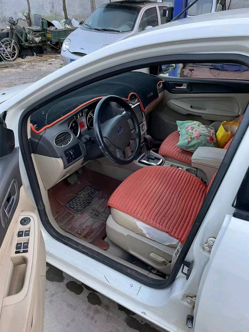 济南15年福特福克斯5