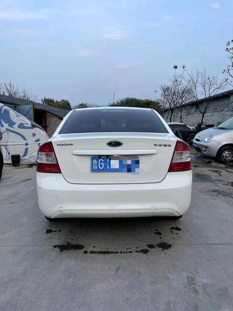 济南15年福特福克斯8