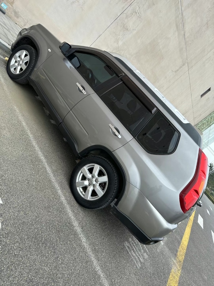 營口10年日產奇駿2