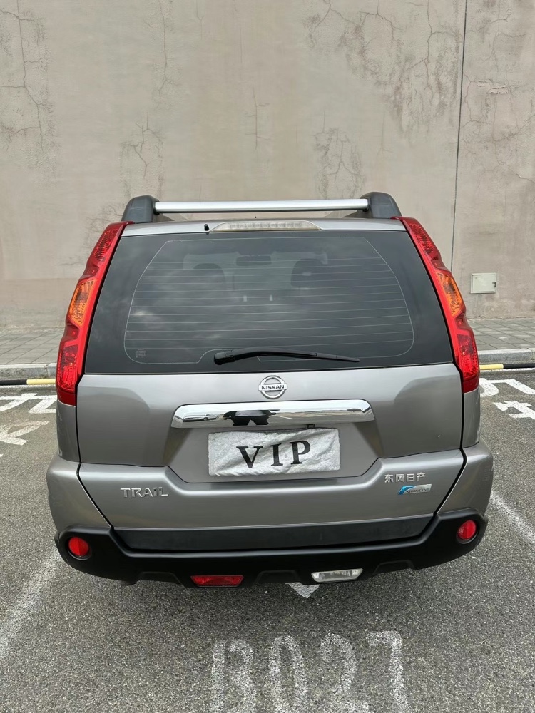 營口10年日產奇駿3