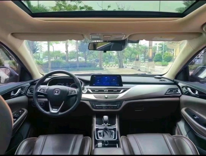 济南18年长安汽车睿驰CC4