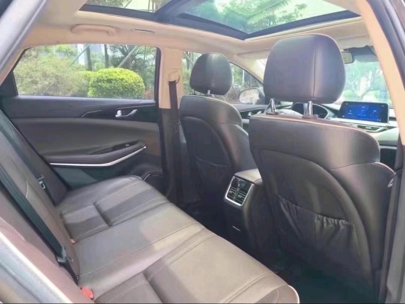 济南18年长安汽车睿驰CC6