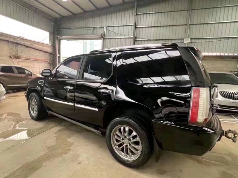 潍坊07年凯迪拉克凯雷德8