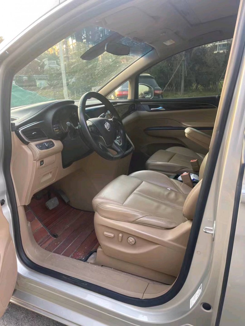 青岛17年别克GL84