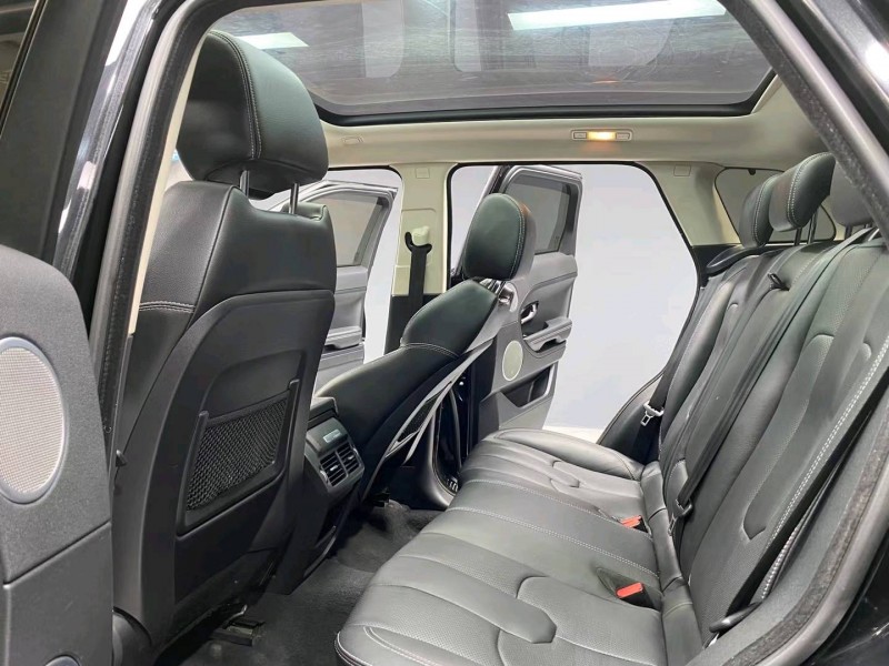 成都15年路虎极光3