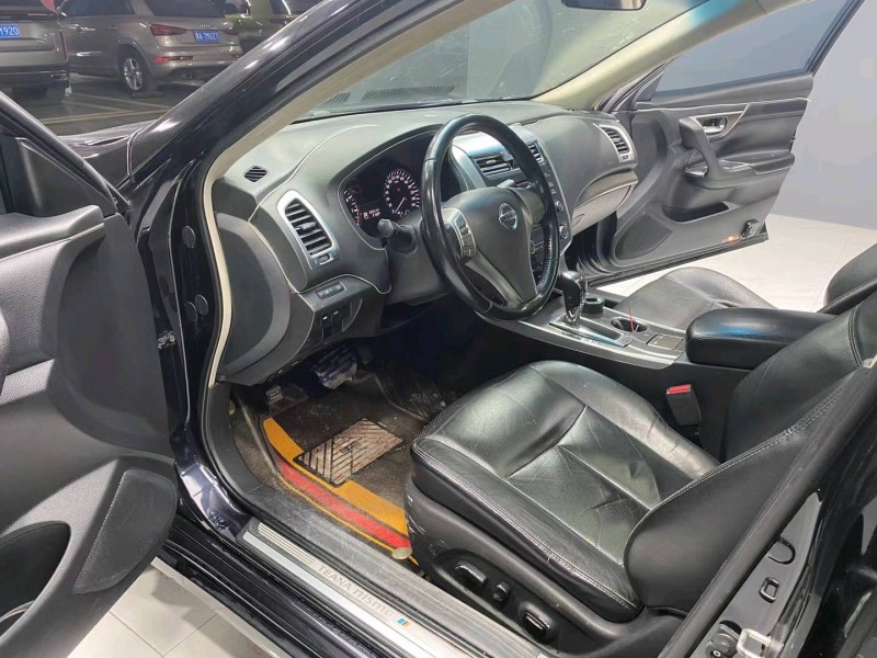 成都16年日产天籁4